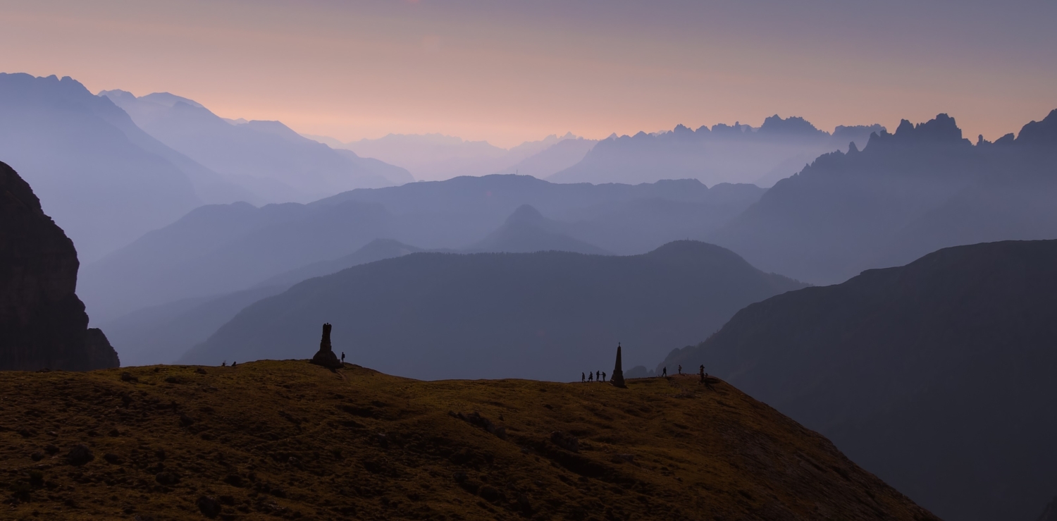 Abendstimmung und Kulissenphänomen in den Dolomiten