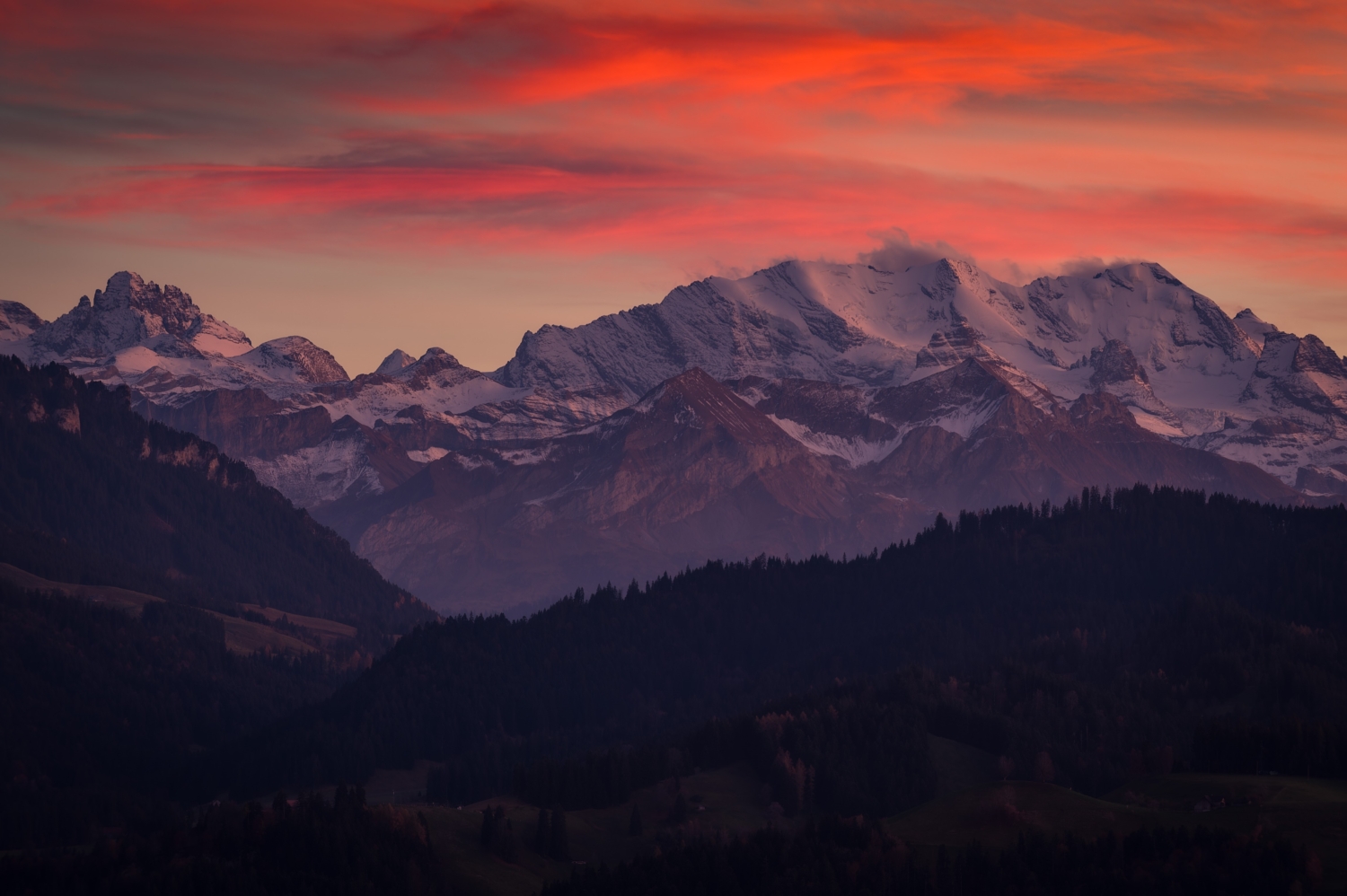 Alpenglühen im Berner Oberland 