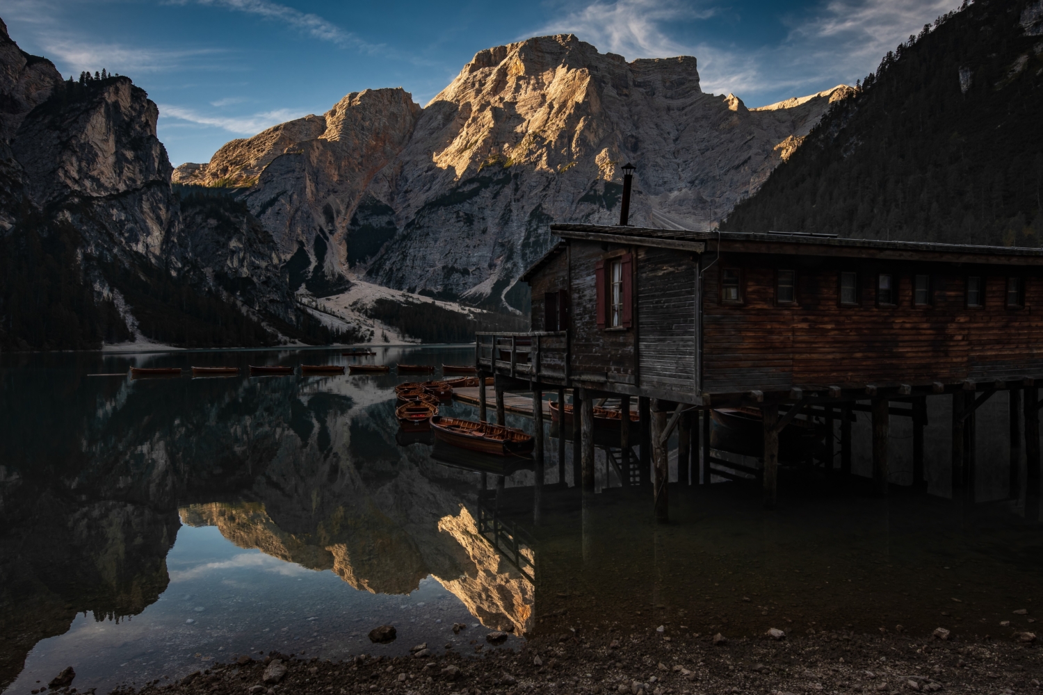 Morgenstimmung und erstes Licht am Pragser Wildsee (Lago di Braies)